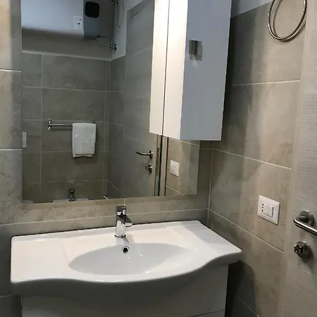 White & Grey Venice Apartments Apartamento