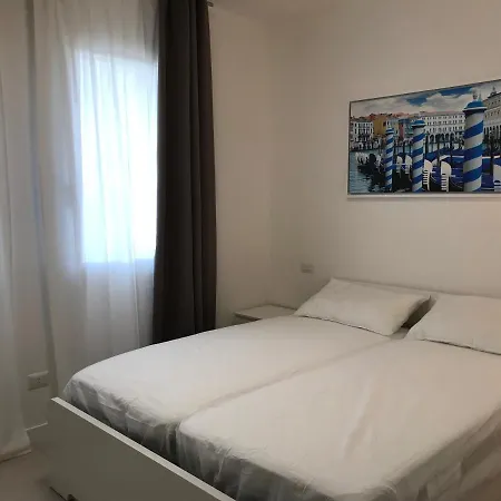 Apartamento White & Grey Venice Apartments Venecia