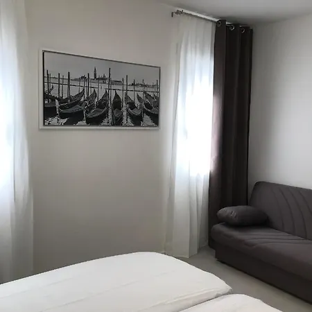 White & Grey Venice Apartments Venecia