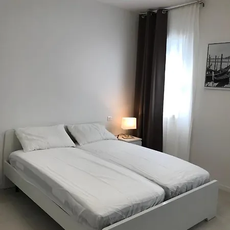 Apartamento White & Grey Venice Apartments *