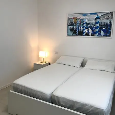 White & Grey Venice Apartments * Venecia
